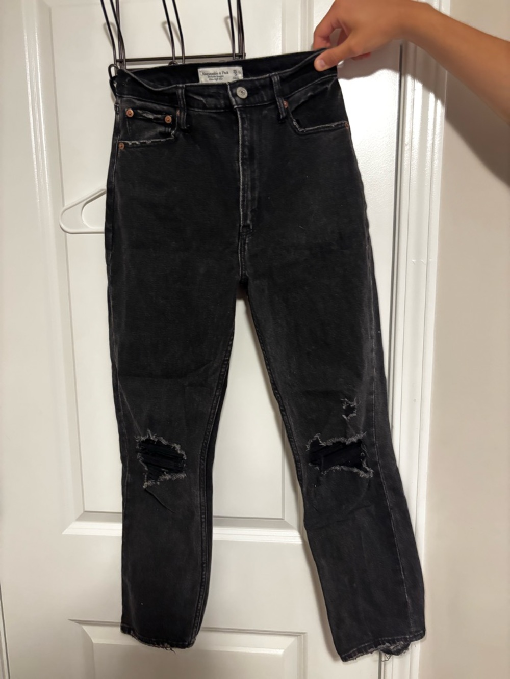 Abercrombie & Fitch Black High-Rise Distressed Jeans - Curve love style
